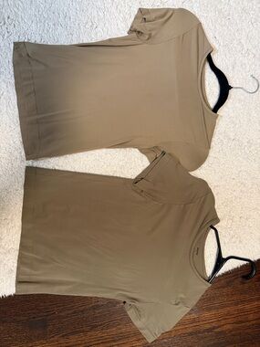 SKIMS fits everybody Short Sleeve Tee in Olive Brown and beige